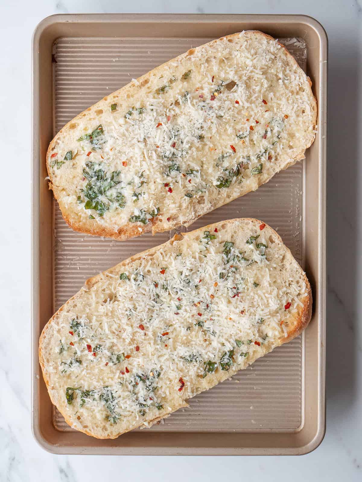 Cheesy bread with herbs and spices