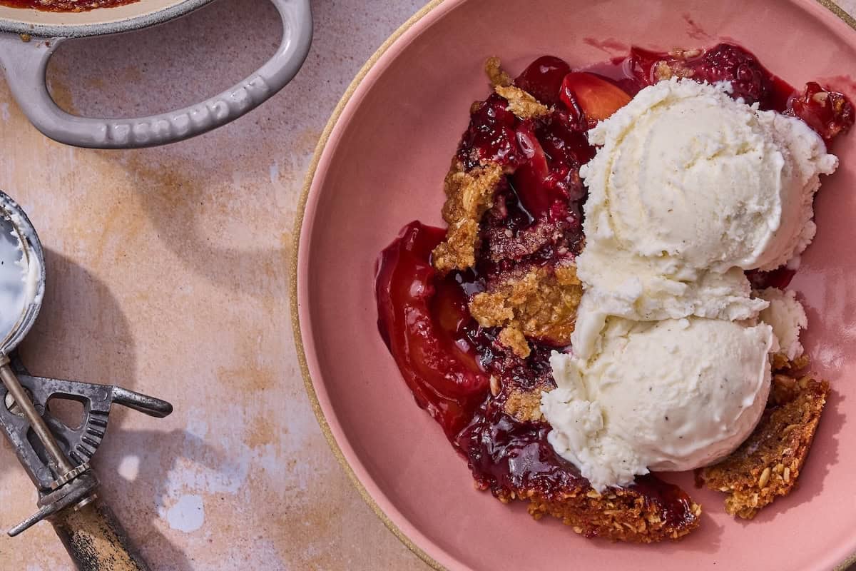 Blackberry Peach Crisp - What's Gaby Cooking