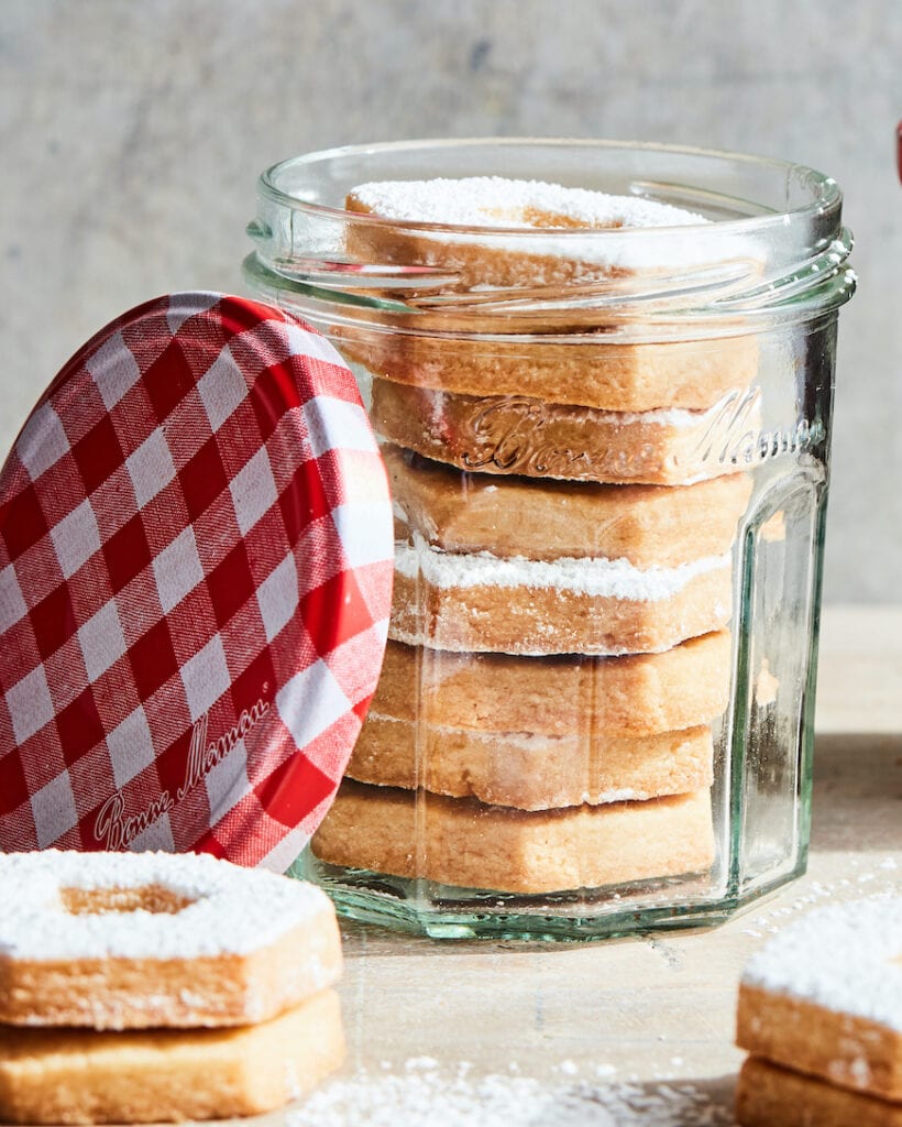 Christmas Linzer Cookies with Raspberry Preserves from www.whatsgabycooking.com (@whatsgabycookin)