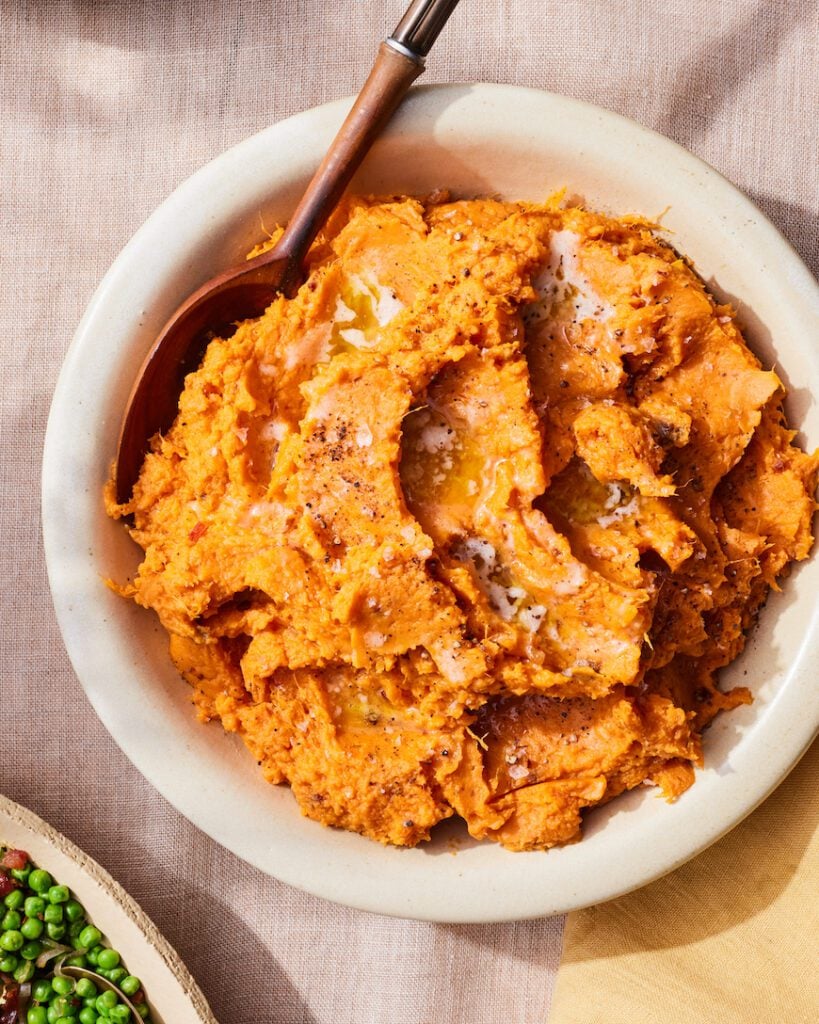 Chipotle Mashed Sweet Potatoes from www.whatsgabycooking.com (@whatsgabycookin) / Thanksgiving side dishes