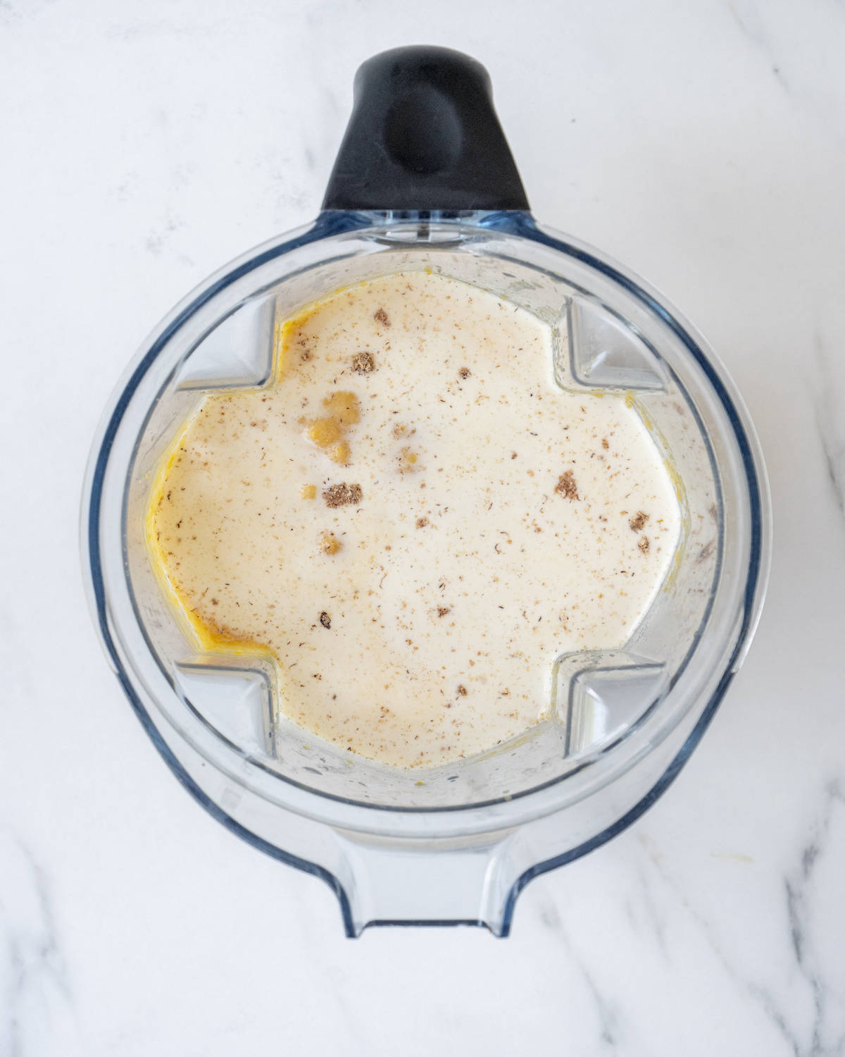 Blended squash in a blender with cream and nutmeg.  