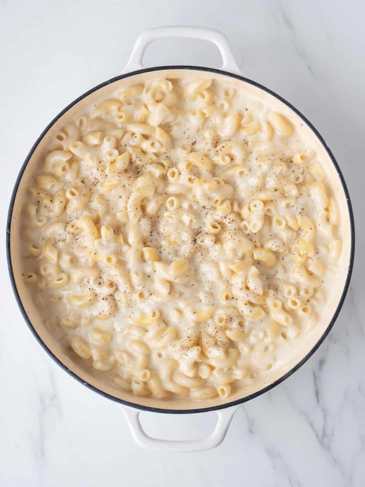This gooey mac & cheese looks ✨grate✨. 🧀 Easily go from stove