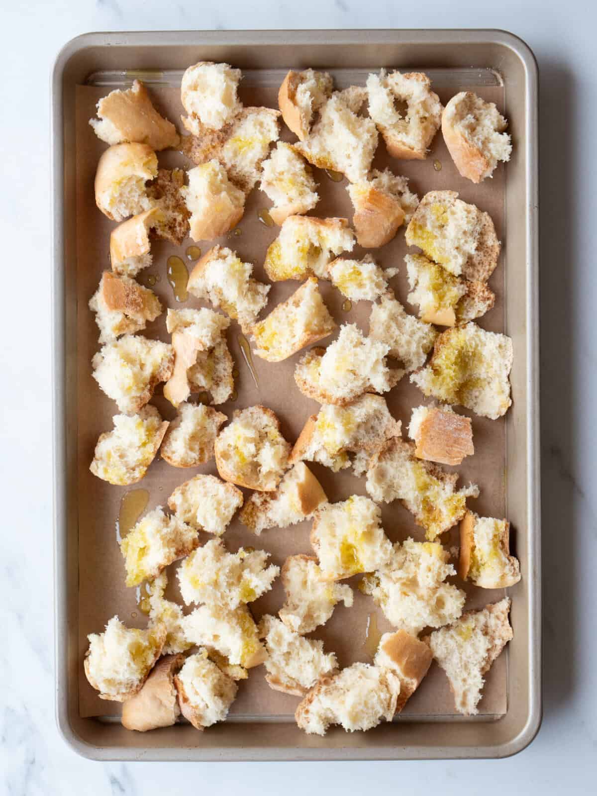 Cubes of bread with olive oil