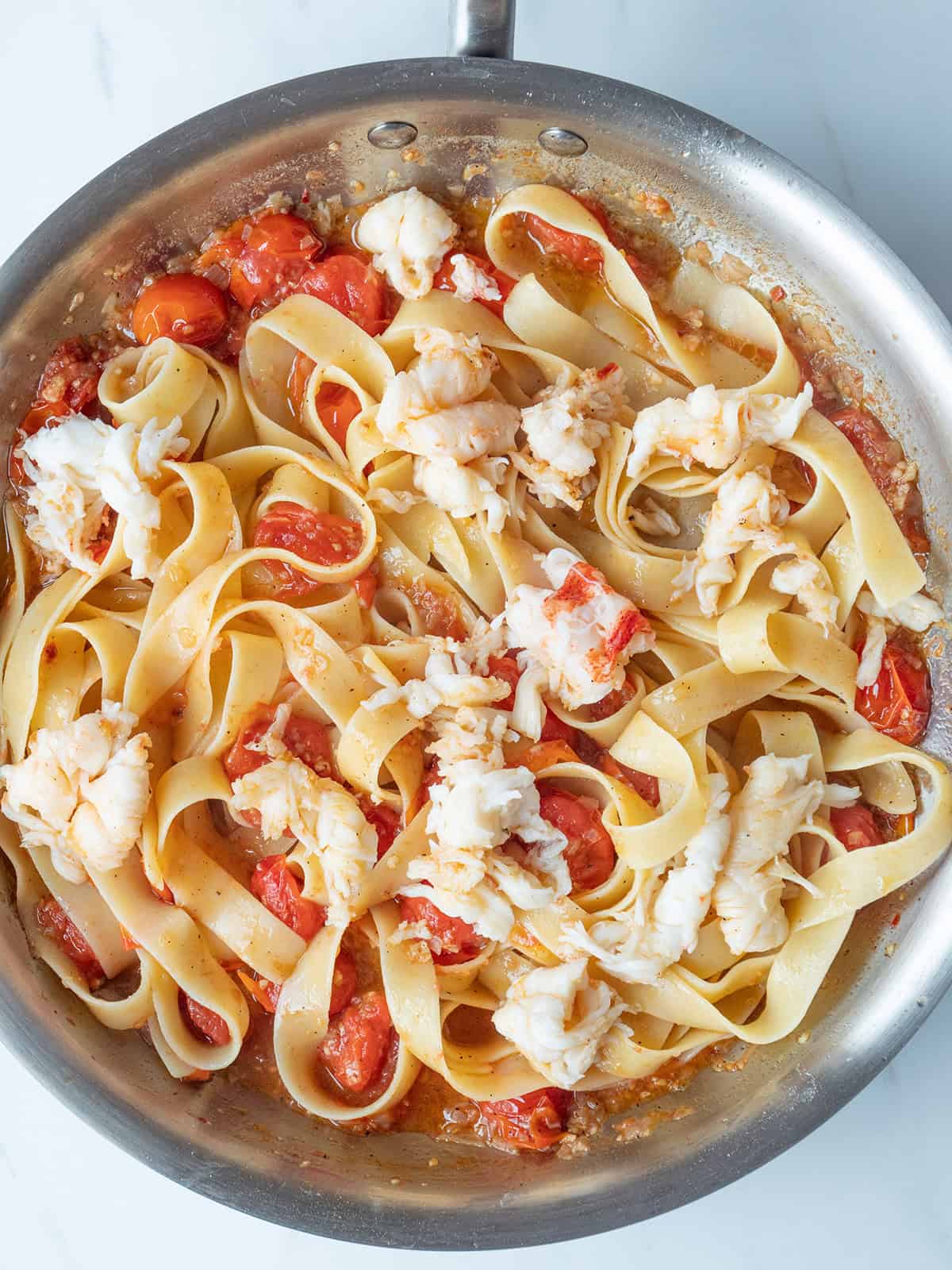 Pasta with lobster and tomatoes