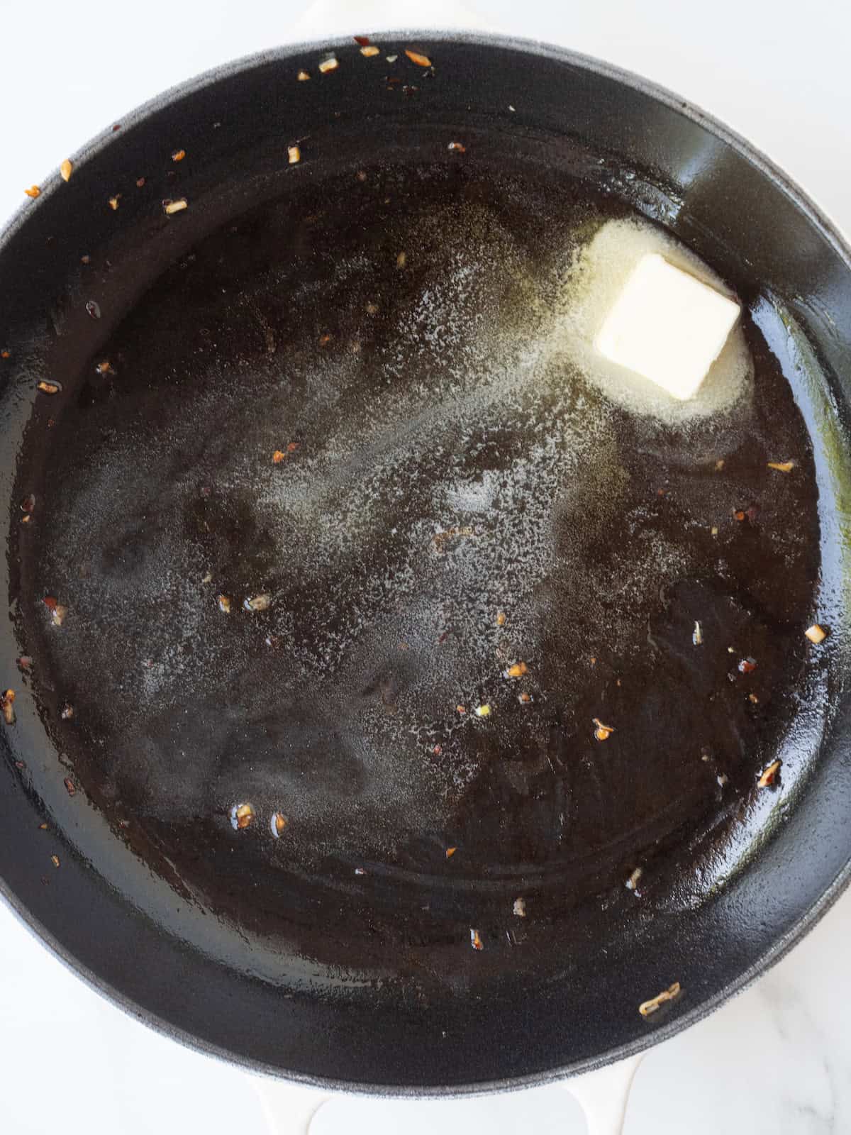 A skillet with oilive oil in it.