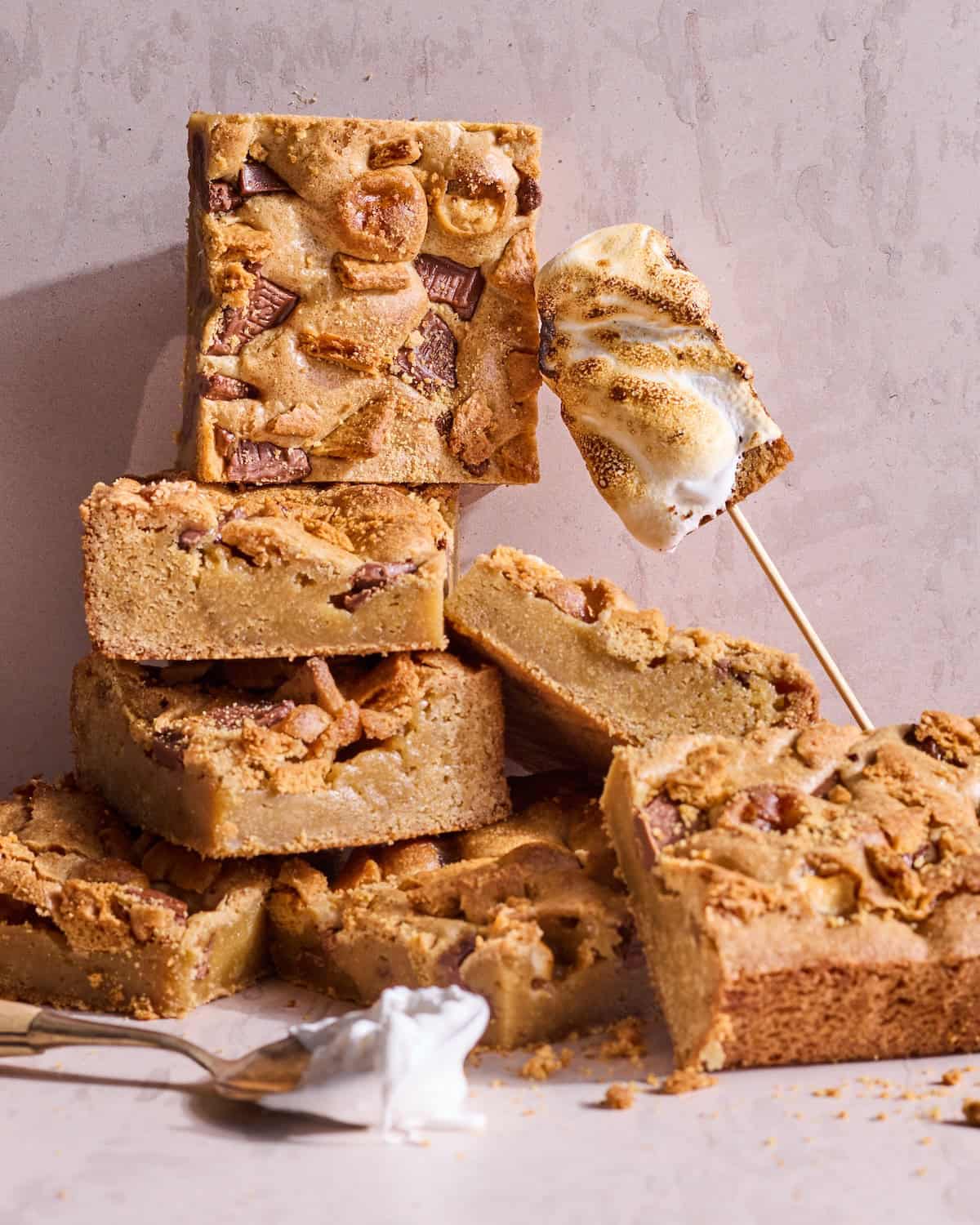 Perfect S'more Blondies with Marshmallow Fluff! 