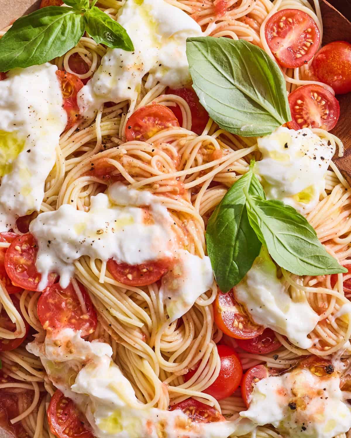 Caprese Pasta (with a no-cook Tomato Sauce)