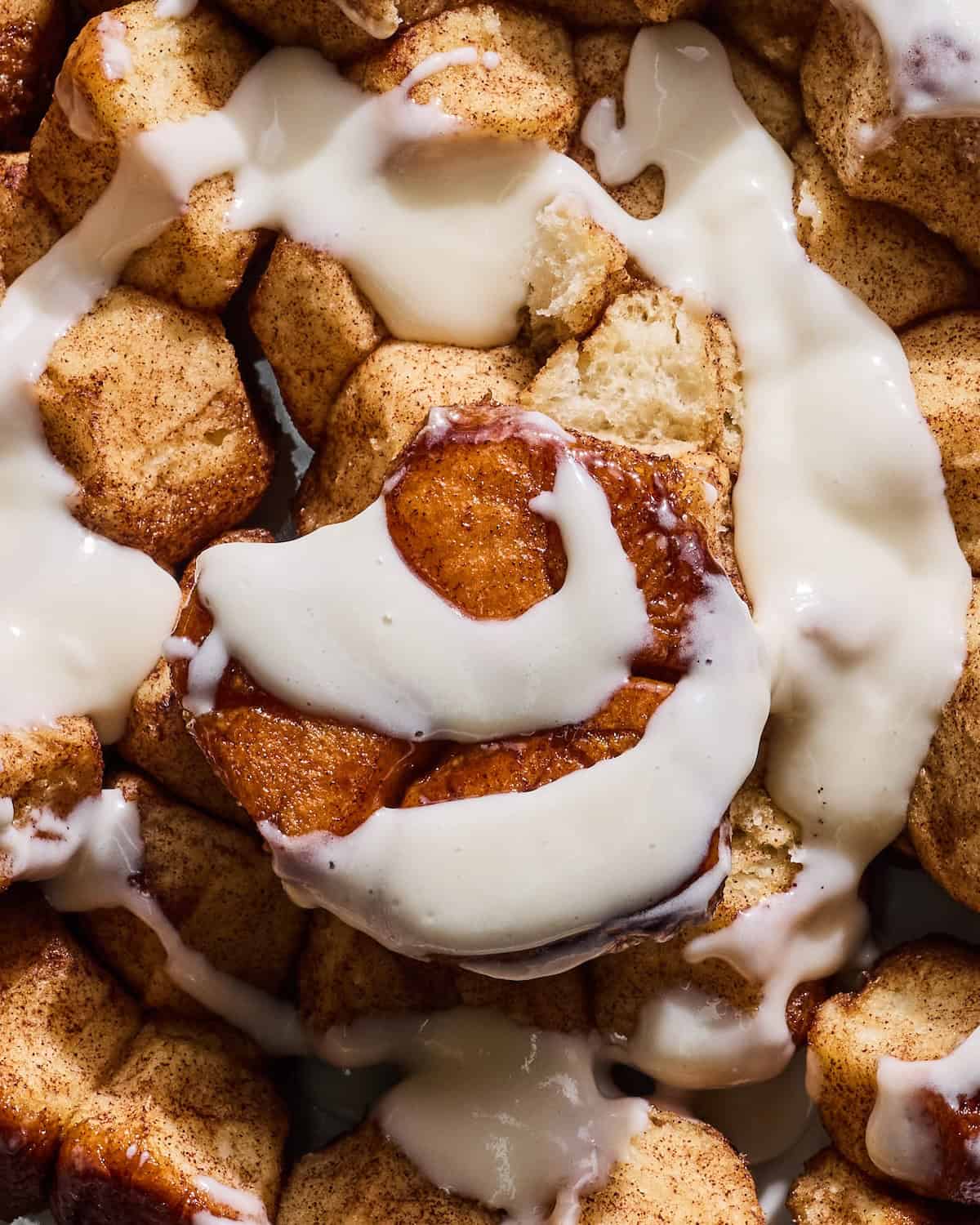 Cinnamon roll monkey bread with icing