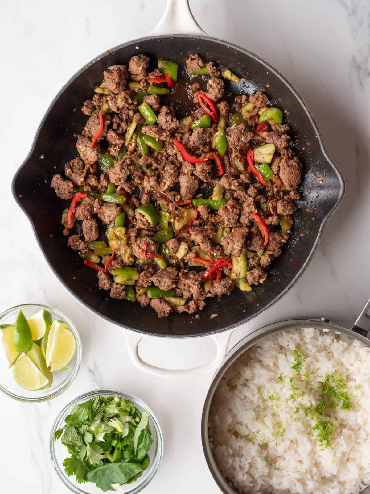 Stir-fried beef with vegetables and rice