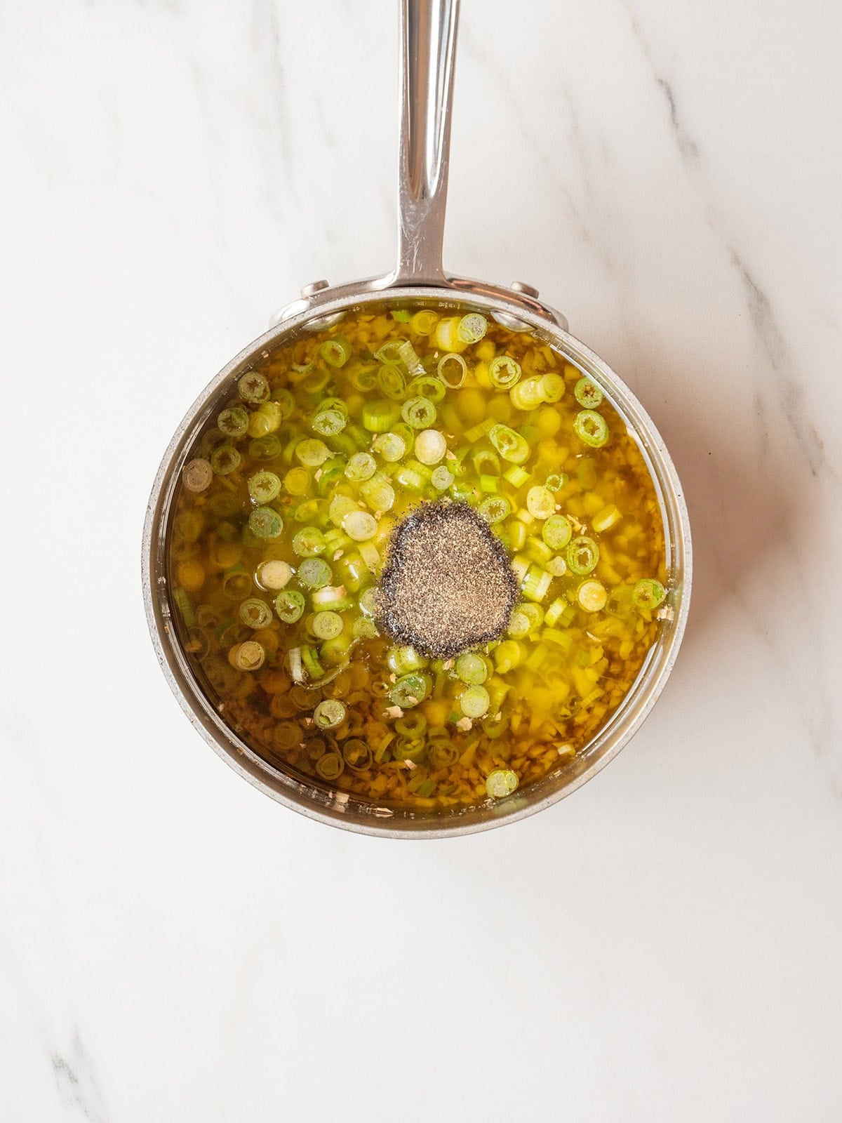 Oil with green onions and spices