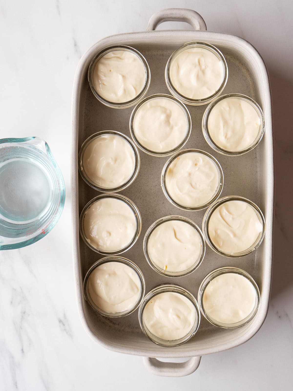 Mini cheesecakes in glass jars