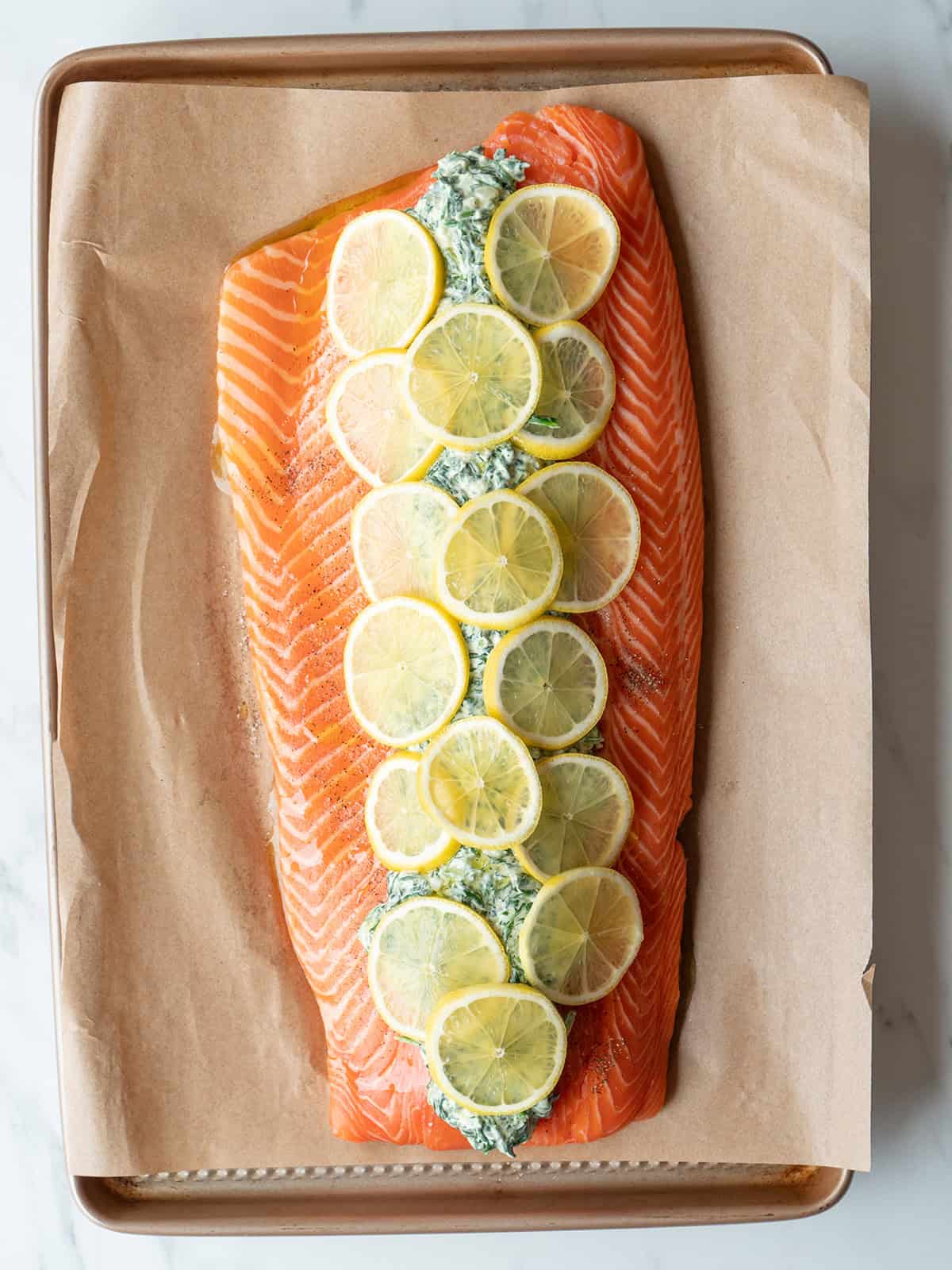 Salmon fillet topped with lemon slices