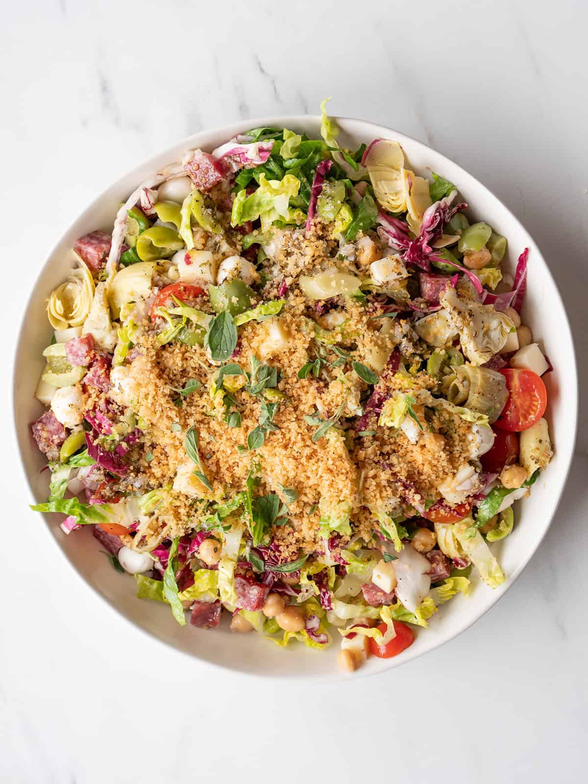 Colorful salad with crunchy toppings