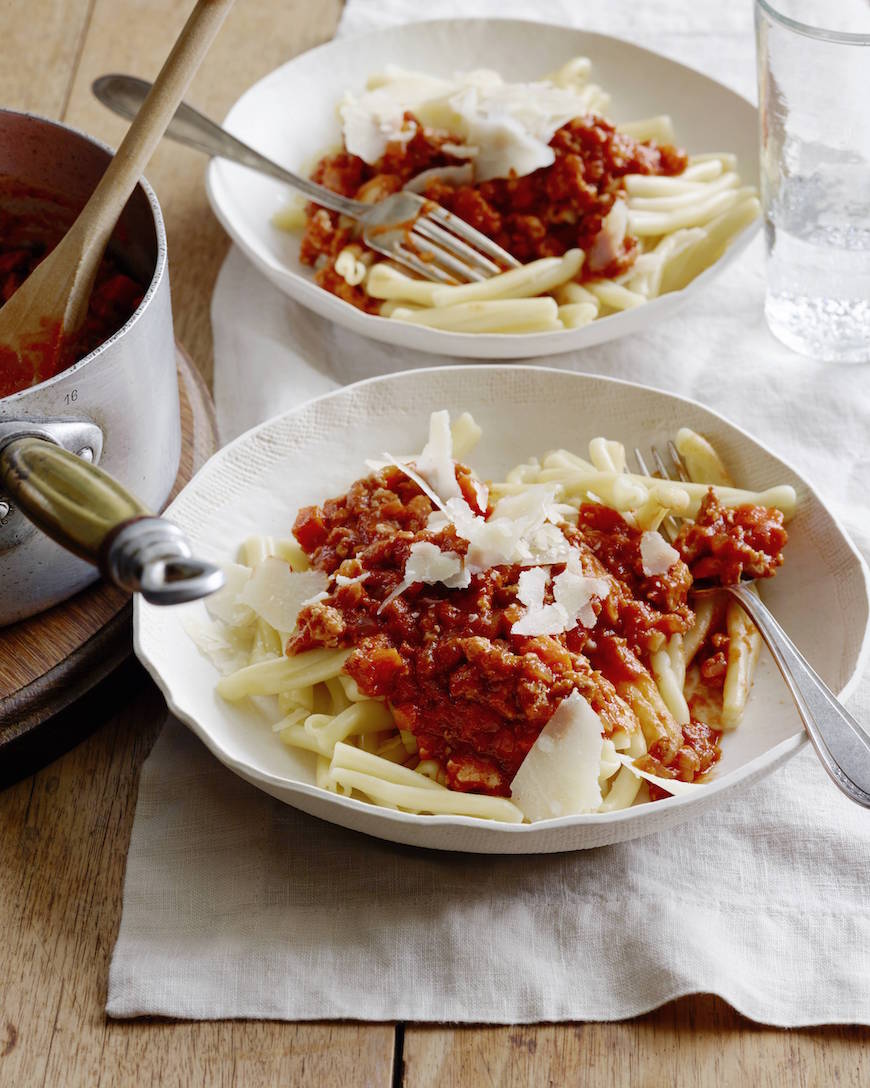 A tried and true recipe for the best Chicken Bolognese! Perfect for a quick weeknight meal - and doubles as extra delish leftovers!