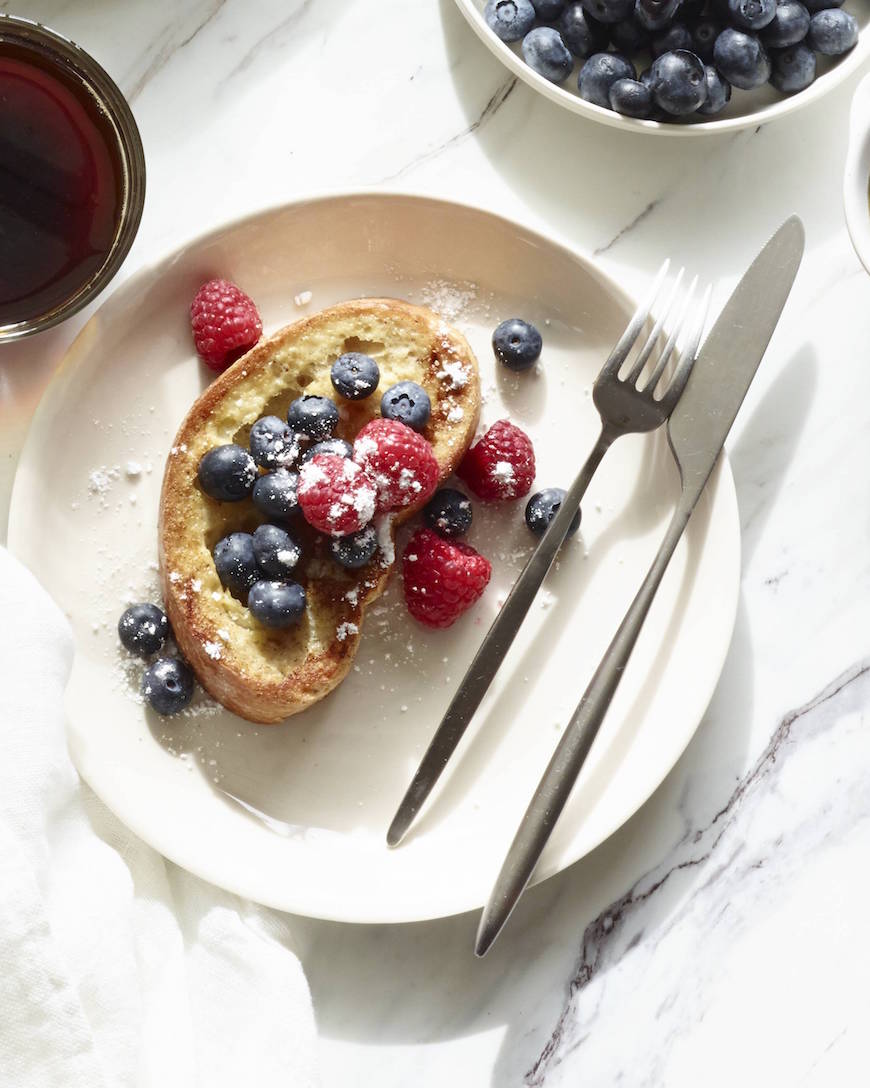 A simple recipe for Vanilla Bean French Toast! Takes less than 20 minutes and it's the absolutely best recipe to serve for a leisurely weekend brunch! From www.whatsgabycooking.com (@whatsgabycookin)