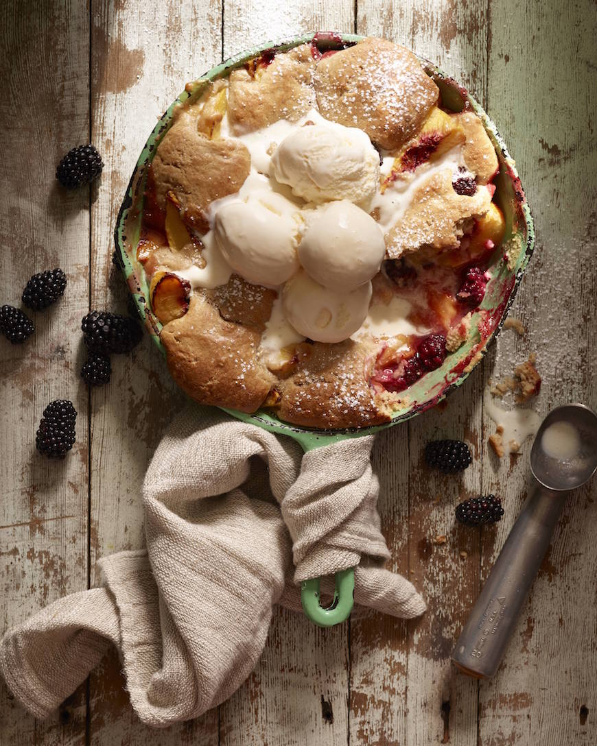 Peach Blackberry Skillet Cobbler for the Italian Dinner Party Menu from www.whatsgabycooking.com (@whatsgabycookin)