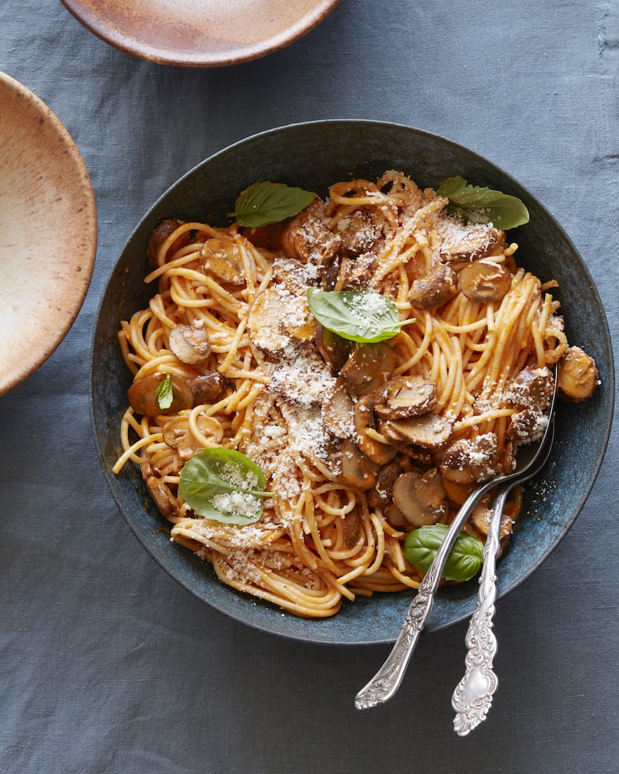 Roasted Red Pepper Pasta with Mushrooms