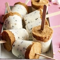 S'more Cheesecake Pops from www.whatsgabycooking.com (@whatsgabycookin)