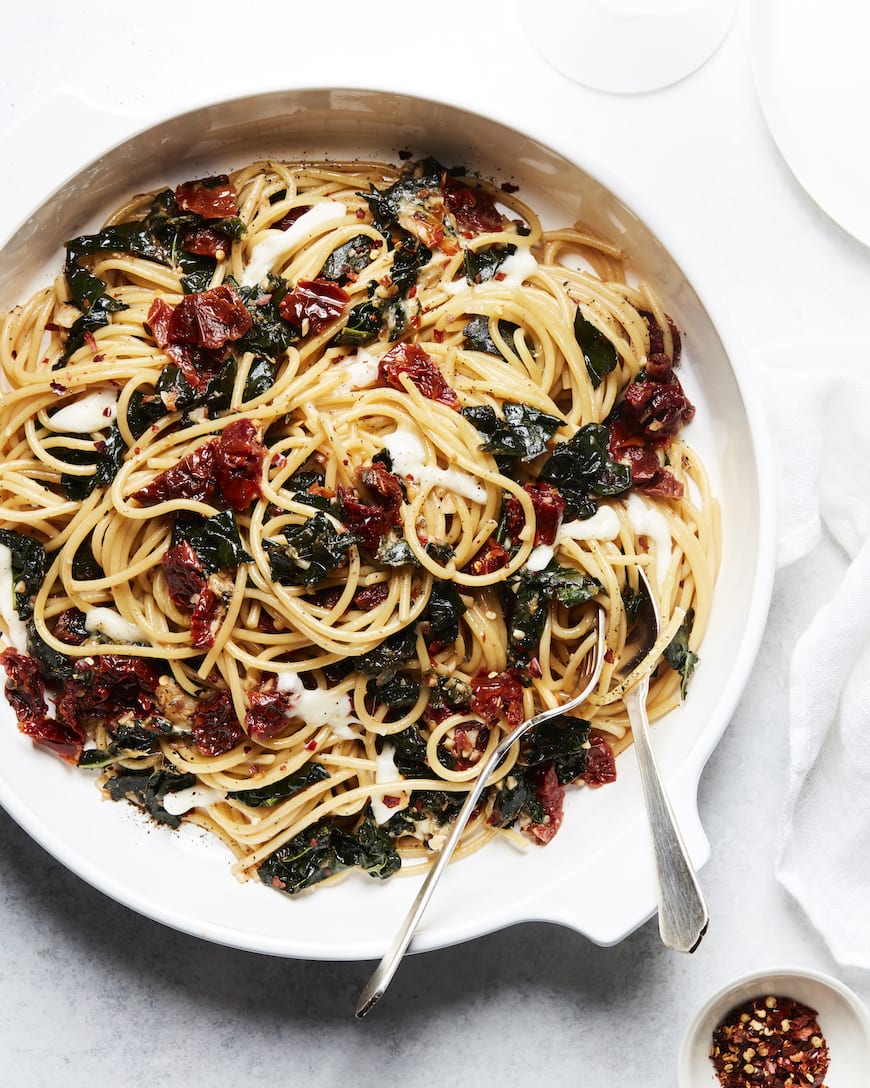 Sun Dried Tomato and Kale Pasta (with a white wine sauce!) from www.whatsgabycooking.com (@whatsgabycookin)