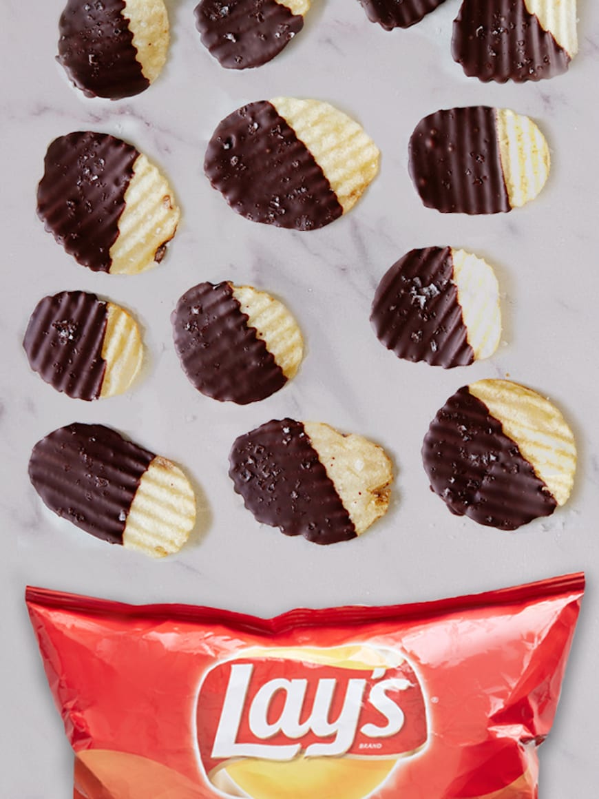 Dark Chocolate Dipped Potato Chips from www.whatsgabycooking.com (@Whatsgabycookin)
